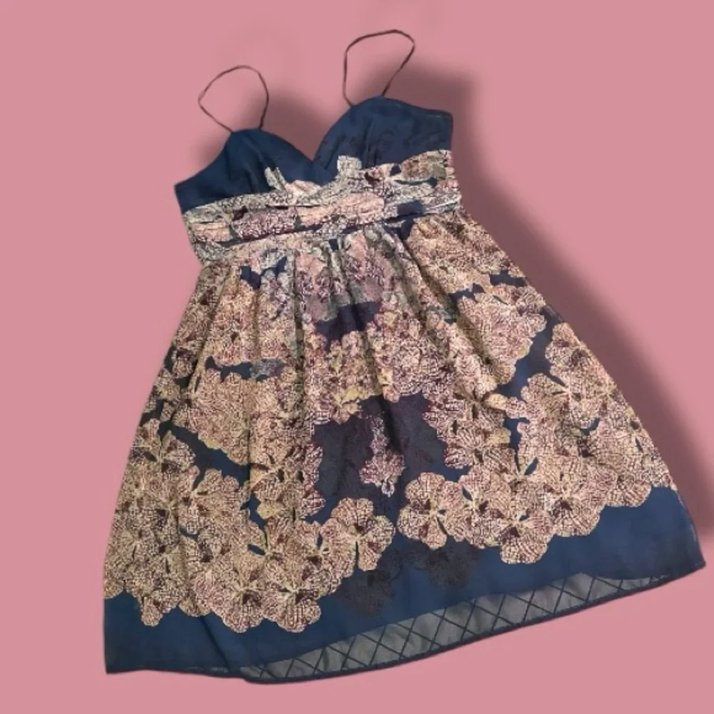 GUC Staring at Stars Strappy Flowy Mini Dress. Size 4 - Picture 2 of 11